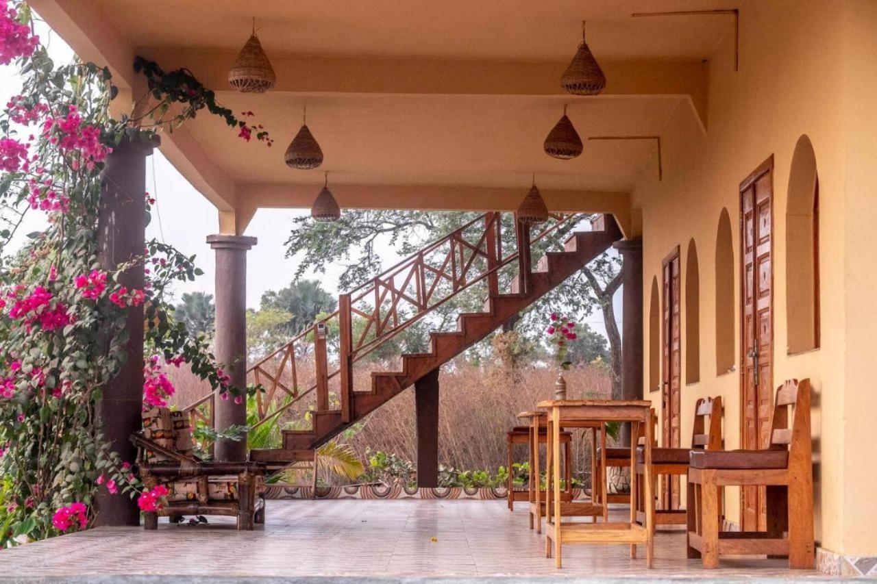 Mansa Musso Lodge Sanyang Екстериор снимка